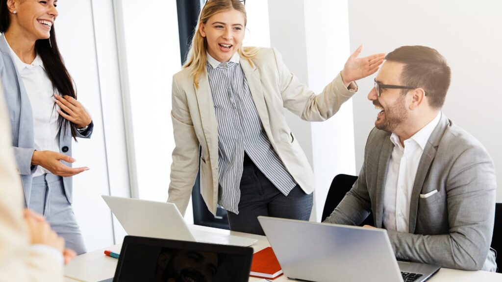 IA en restauration : où elle est vraiment utile, et où elle déçoit encore (le cas Starbucks)